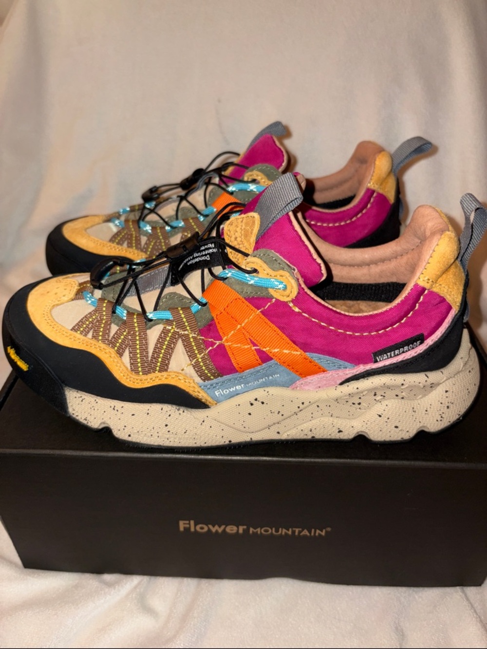 NWT Flower Mountain Iwano 2 Waterproof Hiking Shoe in Black-Dark Grey - Picture 13 of 16